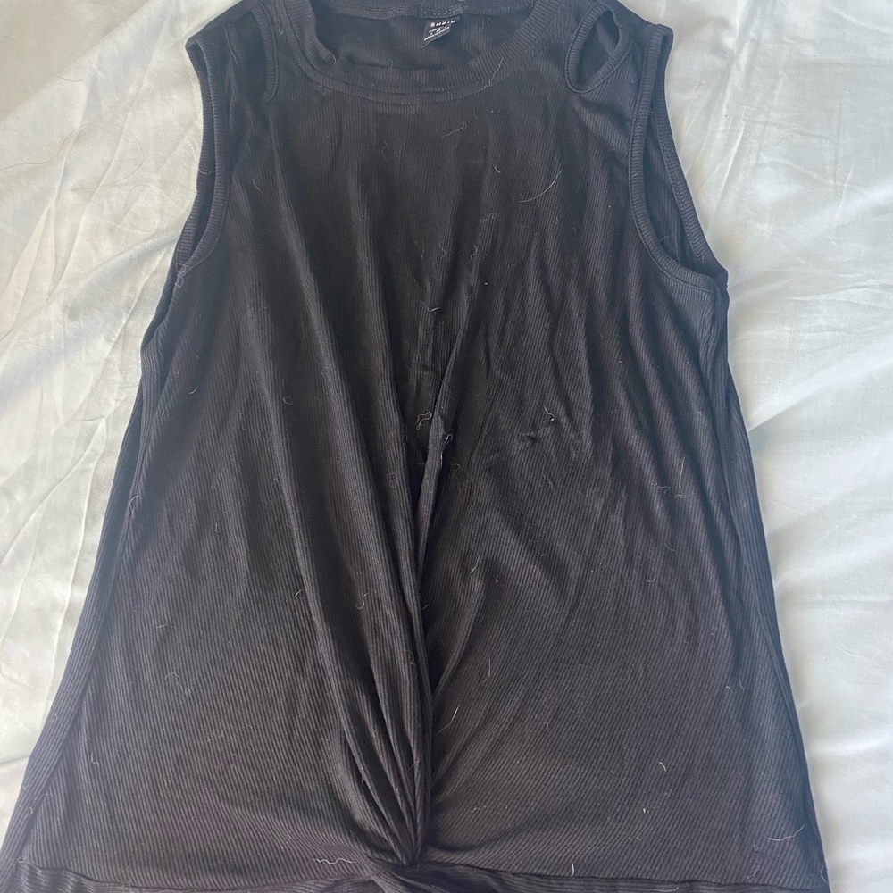 Black keyhole twist front tank